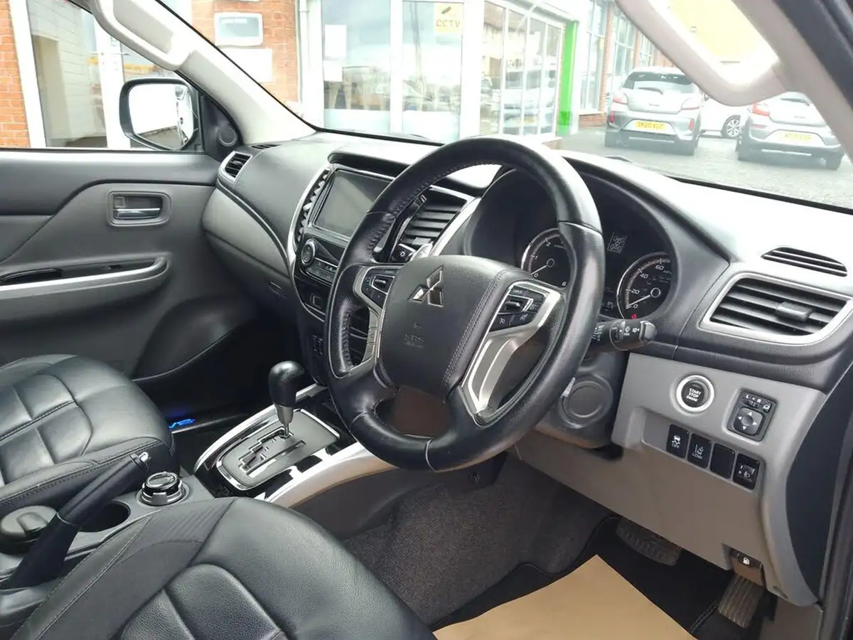 2019-mitsubishi-l200-24di-d-barbarian-black-hardtop-auto-big-41
