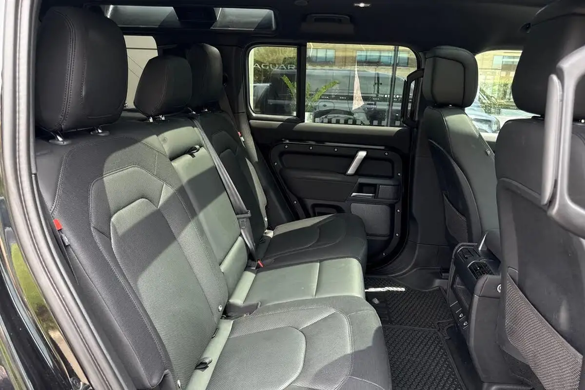 2022-land-rover-110-defender-20-p400e-x-dynamic-hse-big-37