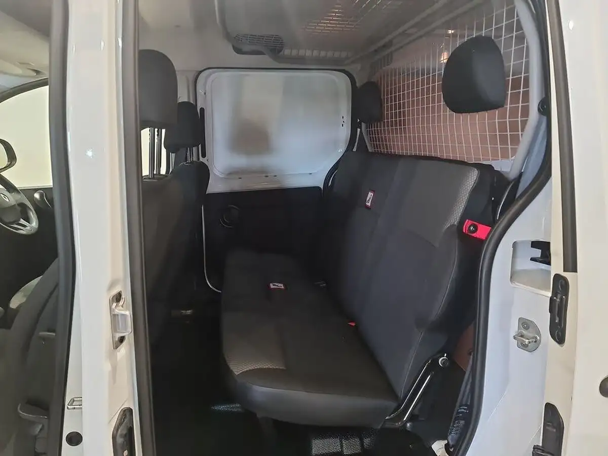 2021-renault-kangoo-maxi-big-18