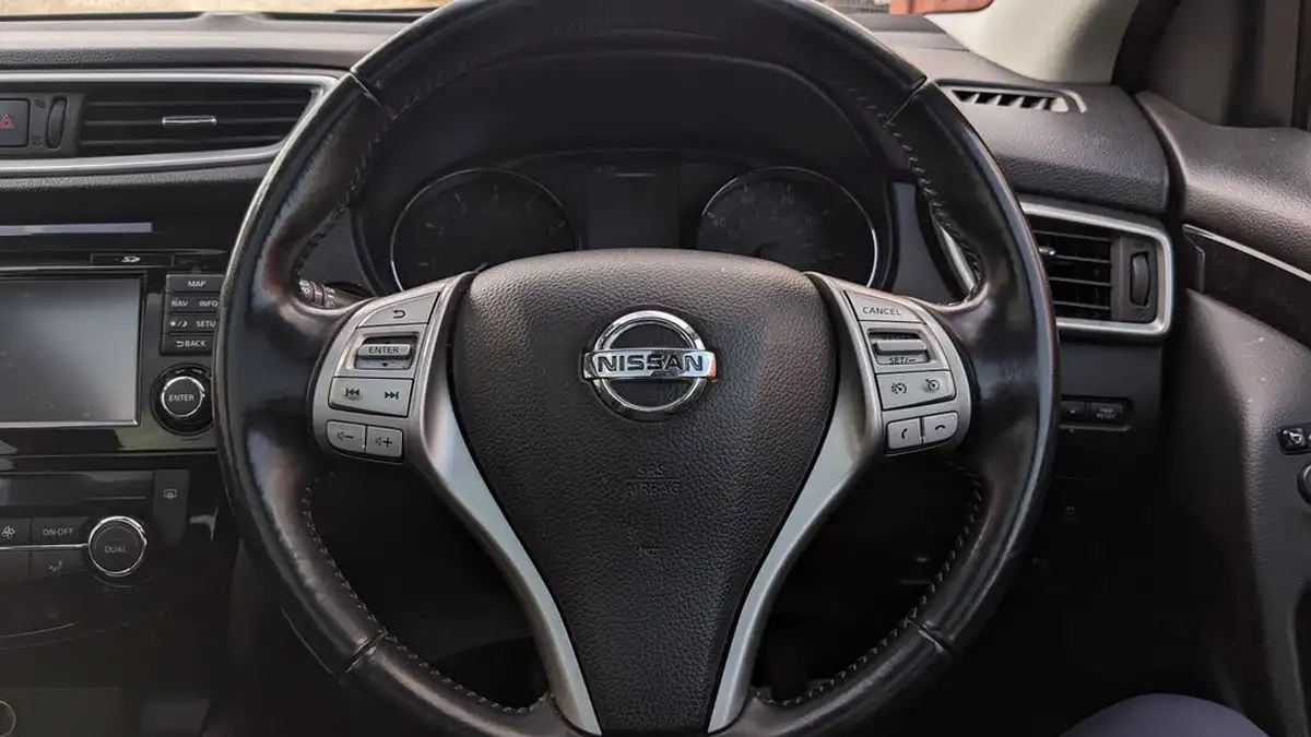 2014-nissan-qashqai-12-acenta-premium-big-37