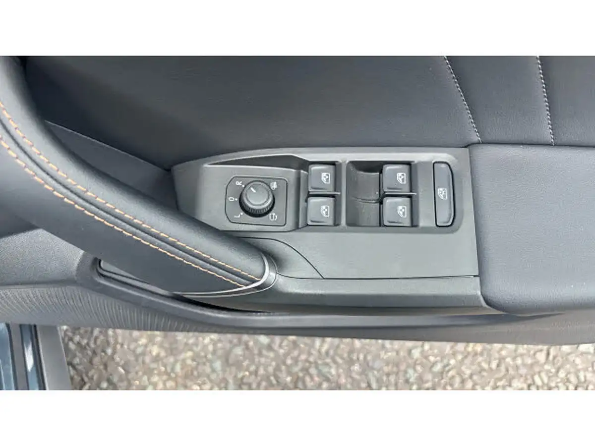 2024-cupra-leon-nf-14-e-hybrid-vz2-design-edition-hatchback-big-38