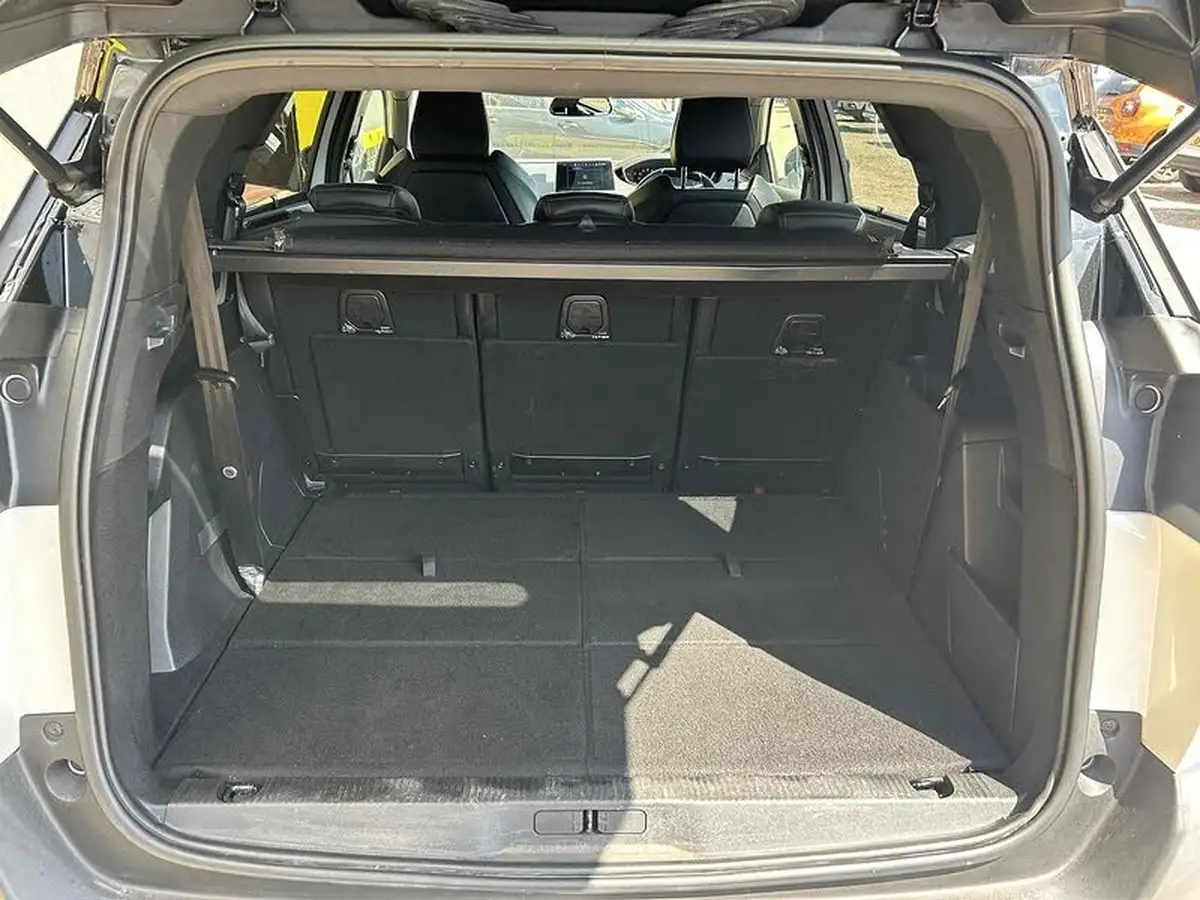 2018-peugeot-5008-suv-12-puretech-gt-line-big-19