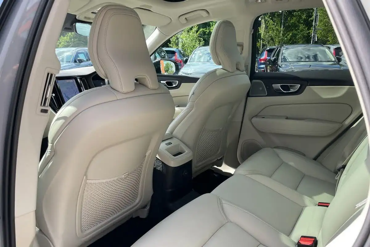 2024-volvo-xc60-20-t8-r-design-pro-big-29