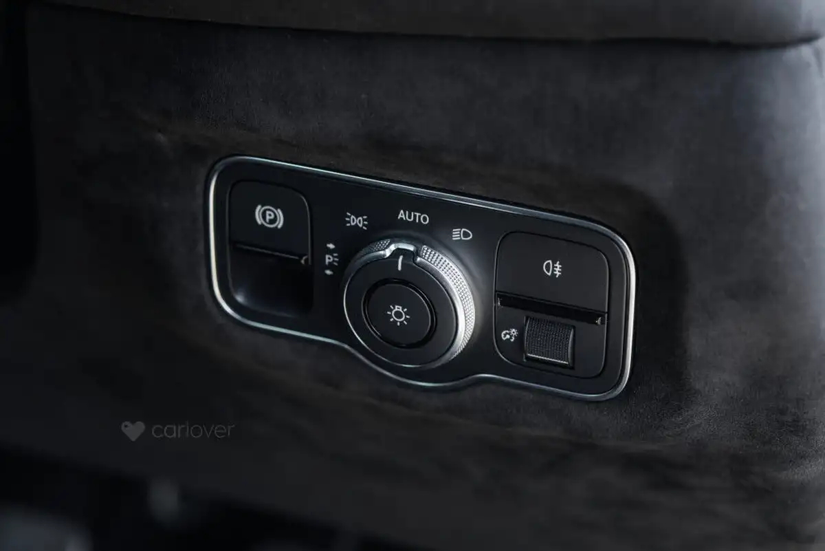 2021-aston-martin-vantage-40-v8-vantage-coupe-big-71