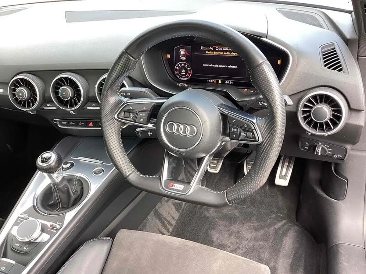 2016-audi-tt-coupe-18-tfsi-s-line-big-8