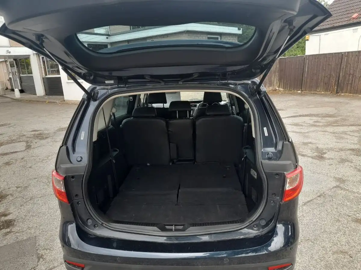 2014-mazda-mazda5-16d-sport-venture-big-14