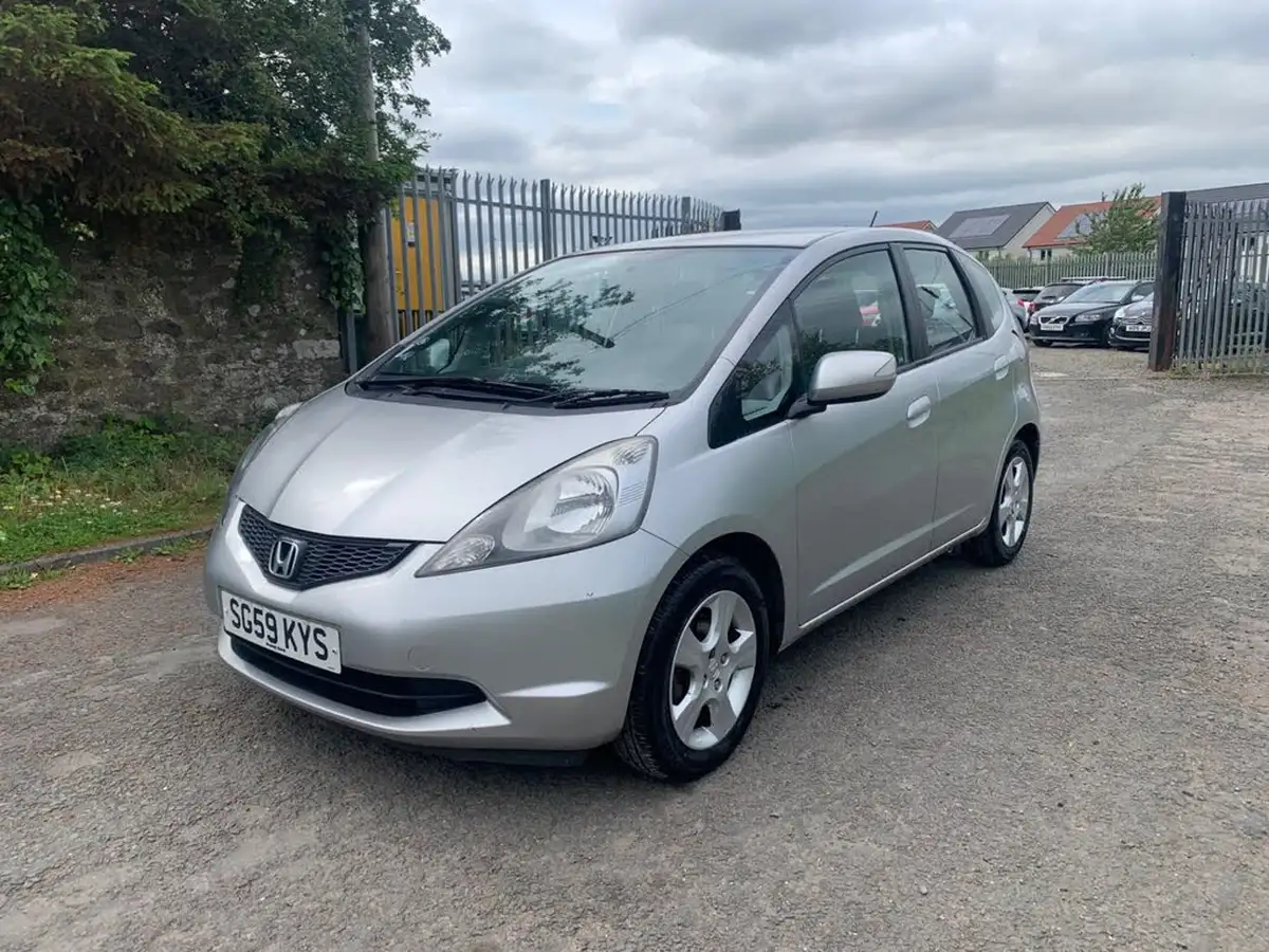 2009-honda-jazz-14-es-big-1