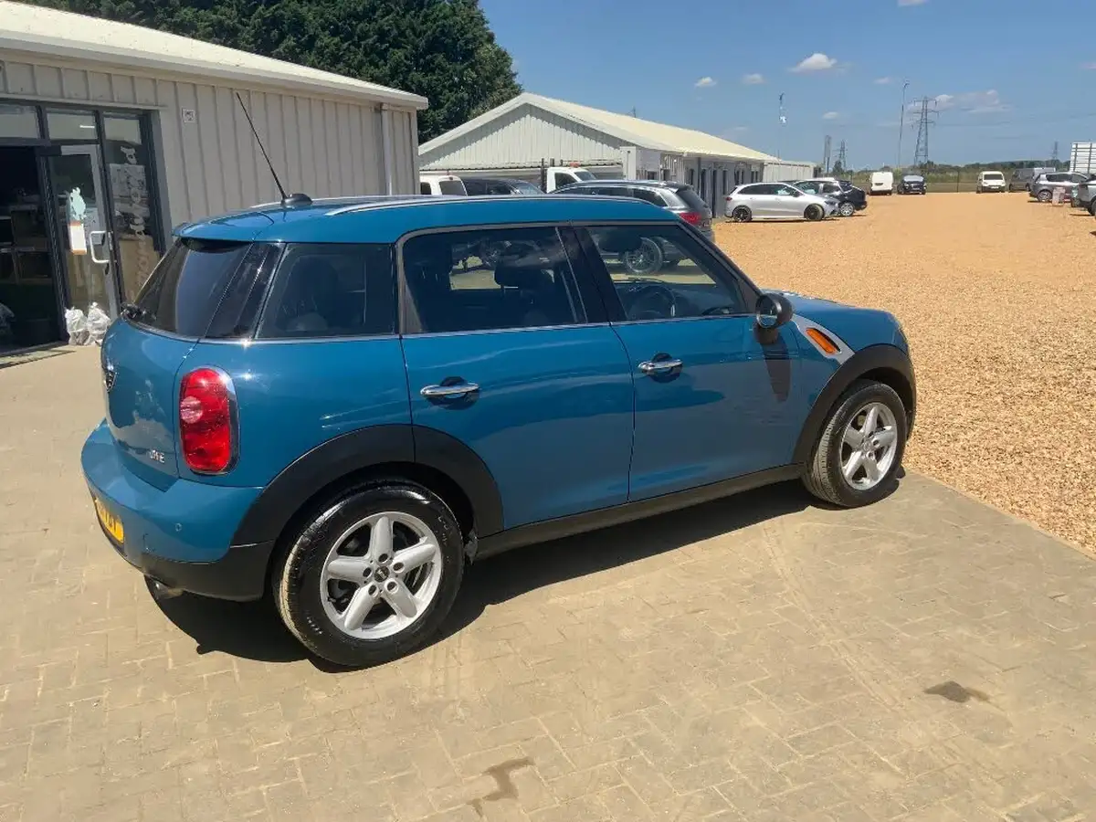 2011-mini-countryman-16-one-98bhp-hatchback-big-1