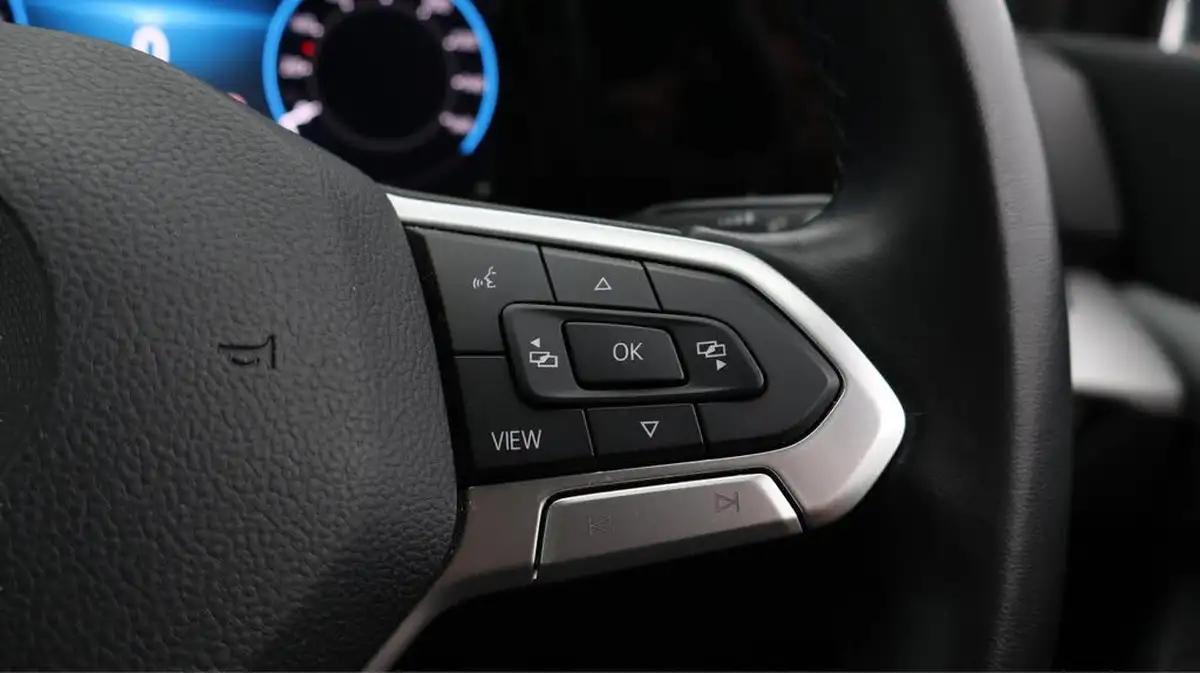 2022-volkswagen-golf-20tdi-life-hatchback-big-25