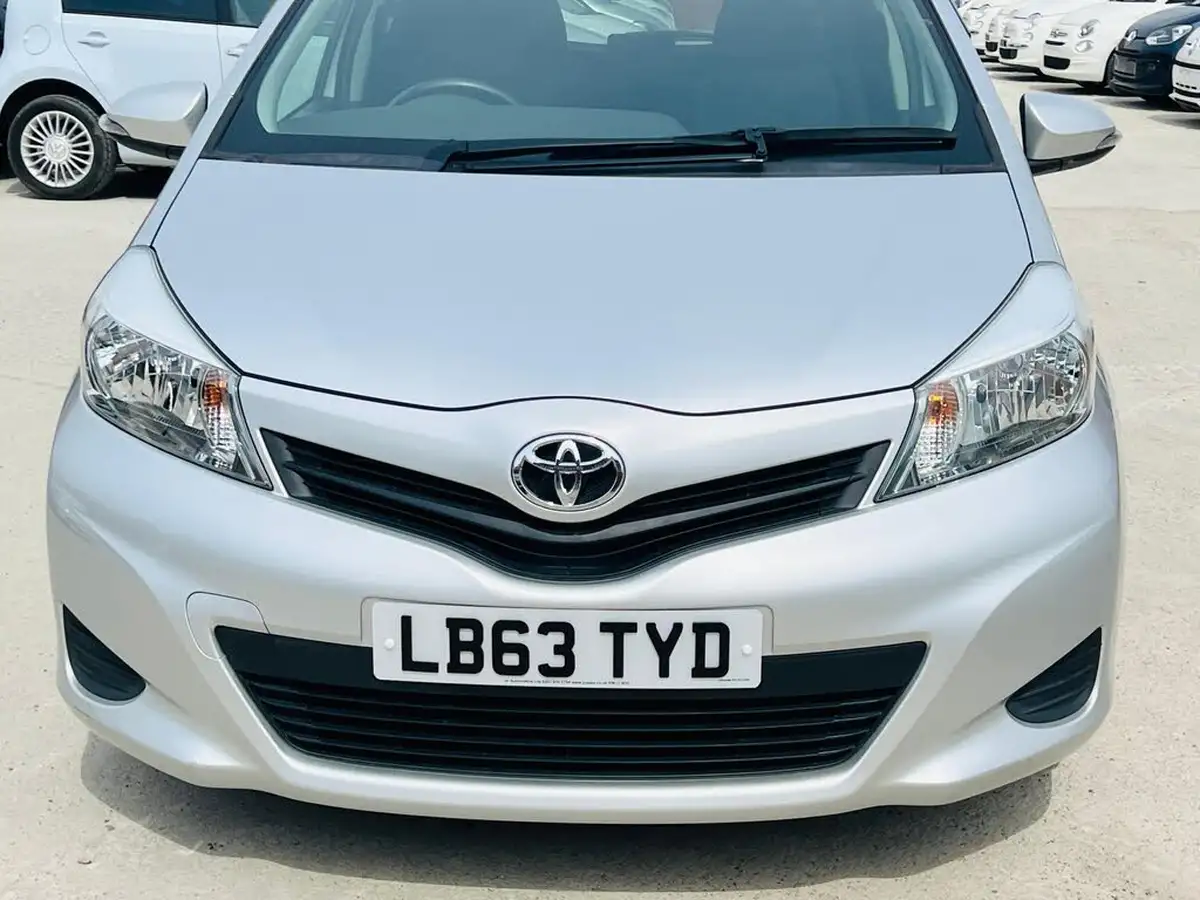 2014-toyota-yaris-133-tr-5d-m-drive-s-big-26