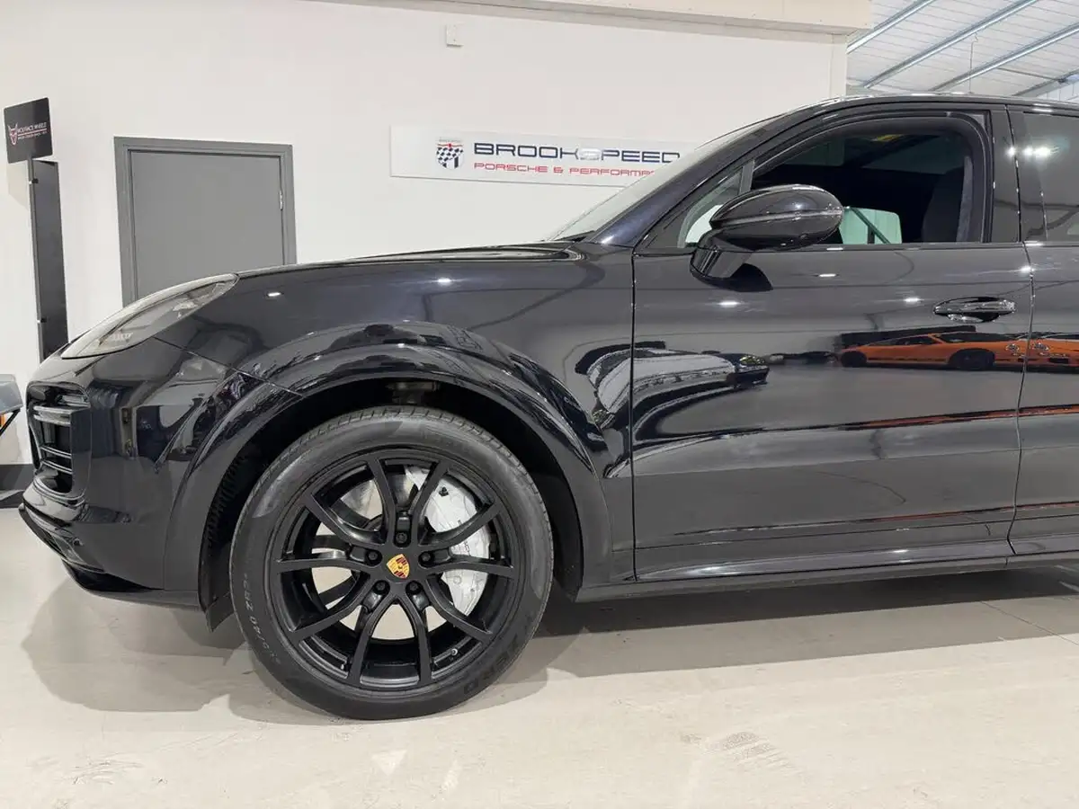 2022-porsche-cayenne-40-v8-turbo-station-wagon-big-52