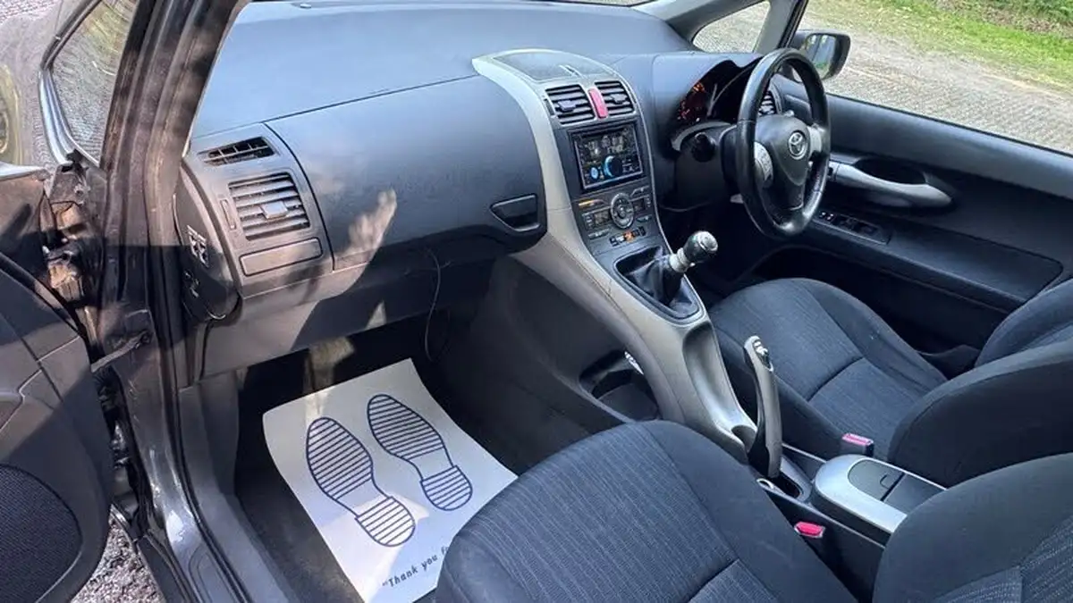2009-toyota-auris-133-vvt-i-tr-5d-big-27