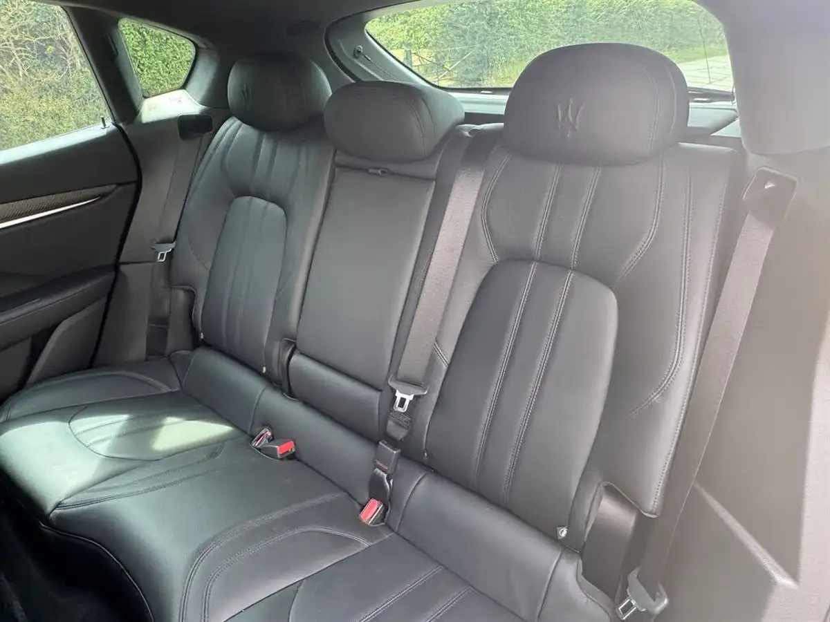 2020-maserati-levante-30-gransport-big-19