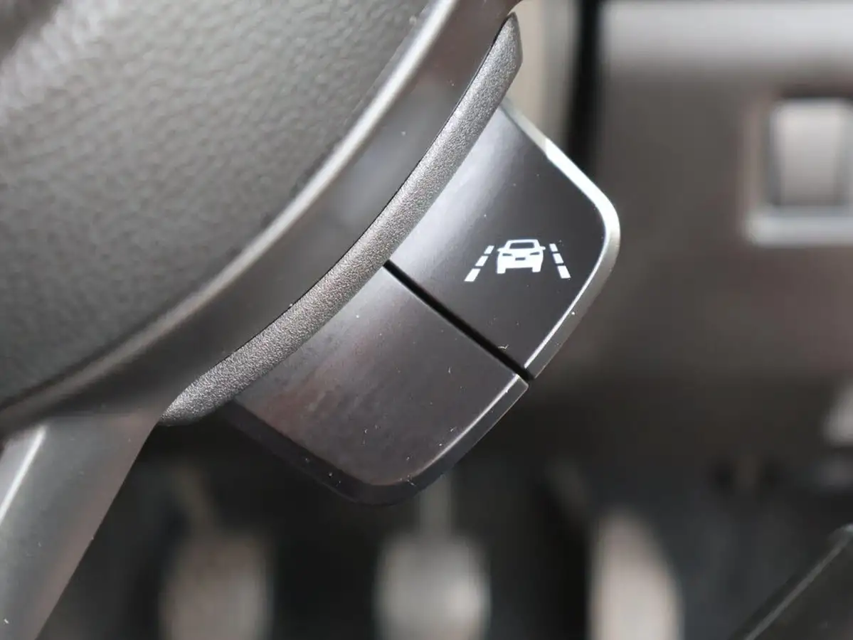 2021-suzuki-swift-12-dualjet-sz5-big-25