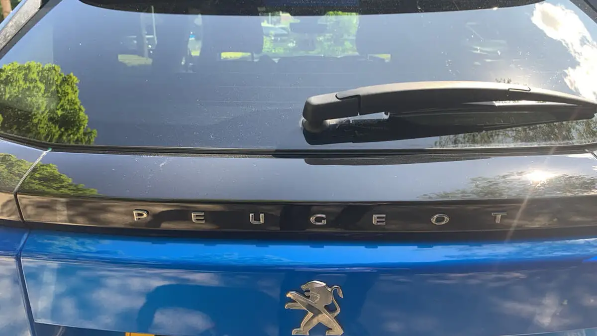 2022-peugeot-2008-suv-12-puretech-gt-big-25