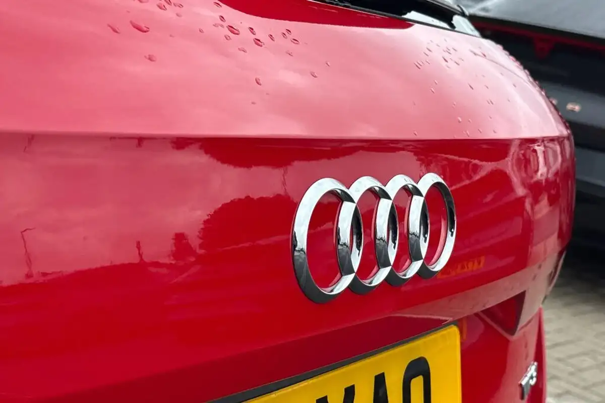 2021-audi-q2-10-30-tfsi-black-edition-big-24