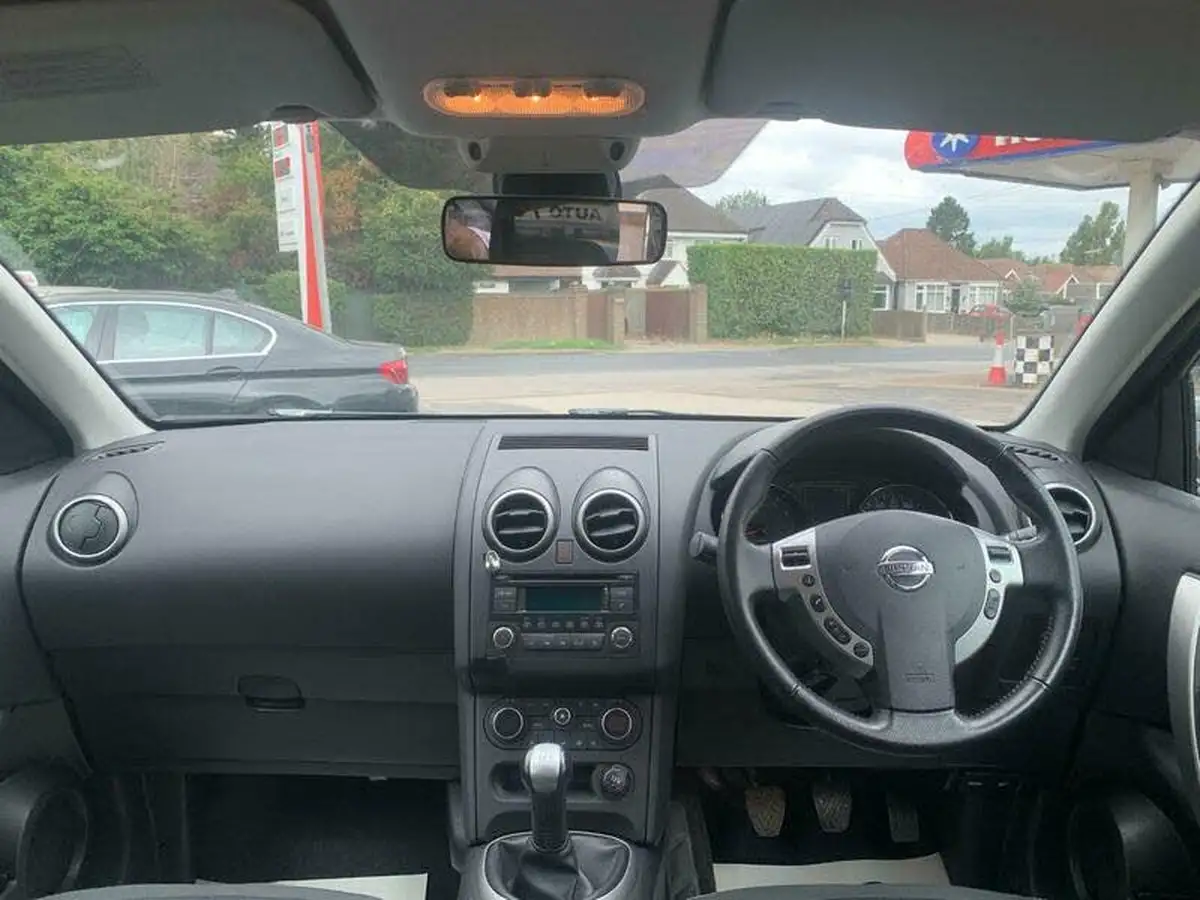 2012-nissan-qashqai-16-acenta-big-12
