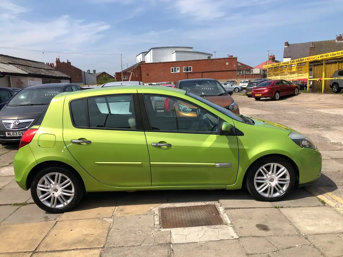 2010-renault-clio-16-initiale-tomtom-big-13