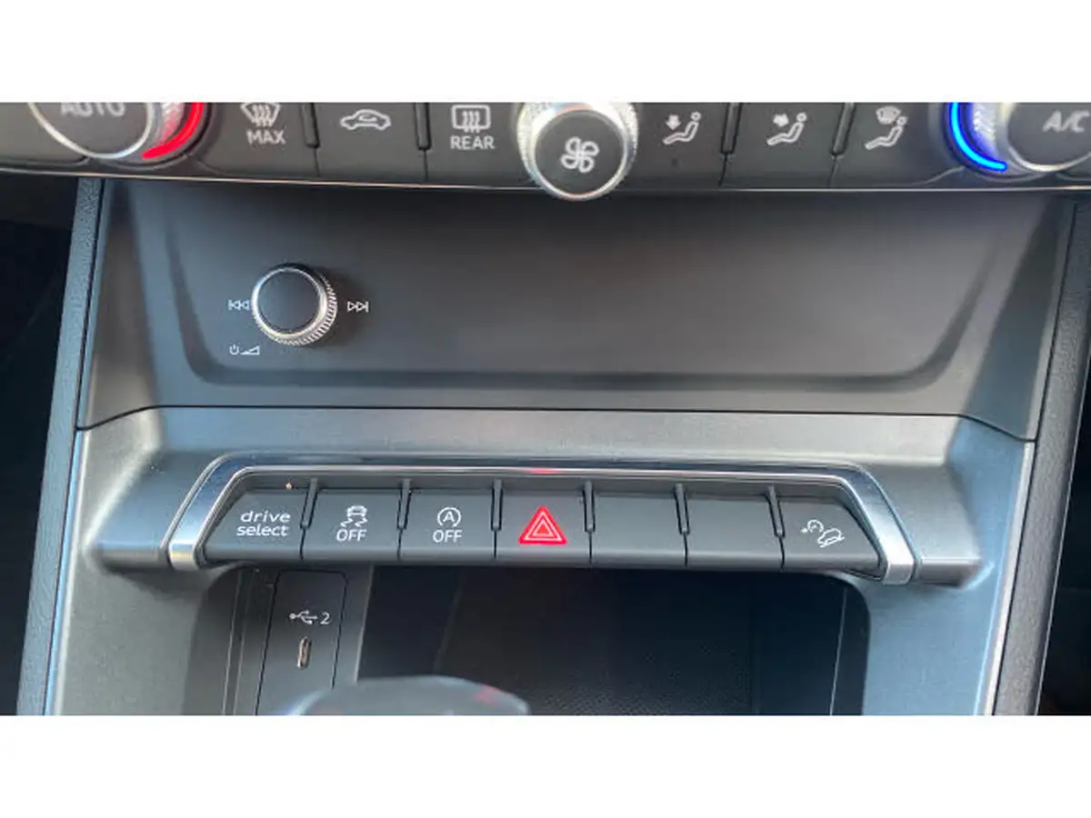2021-audi-q3-20-35-tdi-s-line-station-wagon-quattro-tronic-big-18
