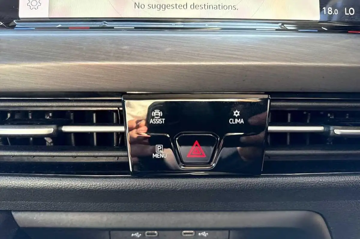 2022-volkswagen-golf-15-tsi-style-150ps-hatchback-big-31