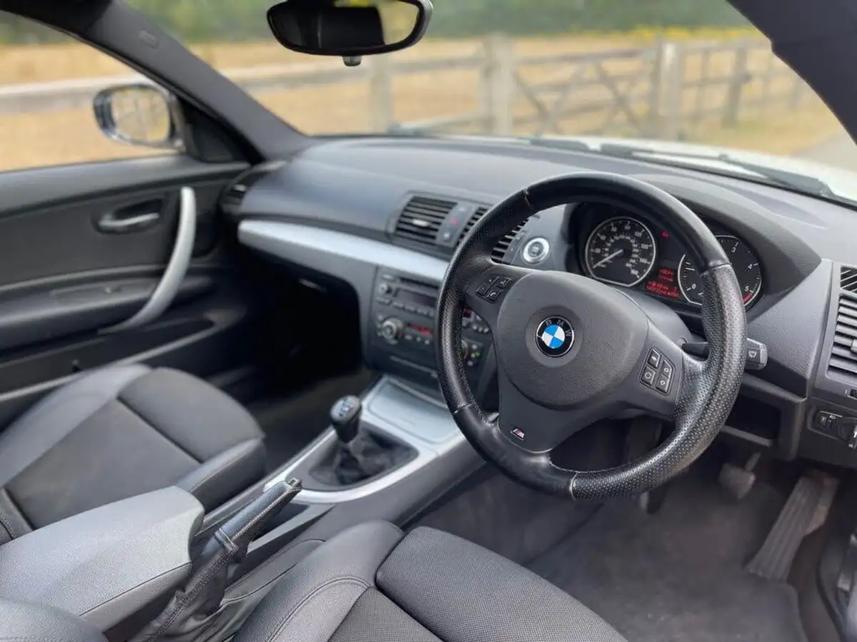 2011-bmw-1-series-20td-123d-m-sport-hatchback-3d-big-7