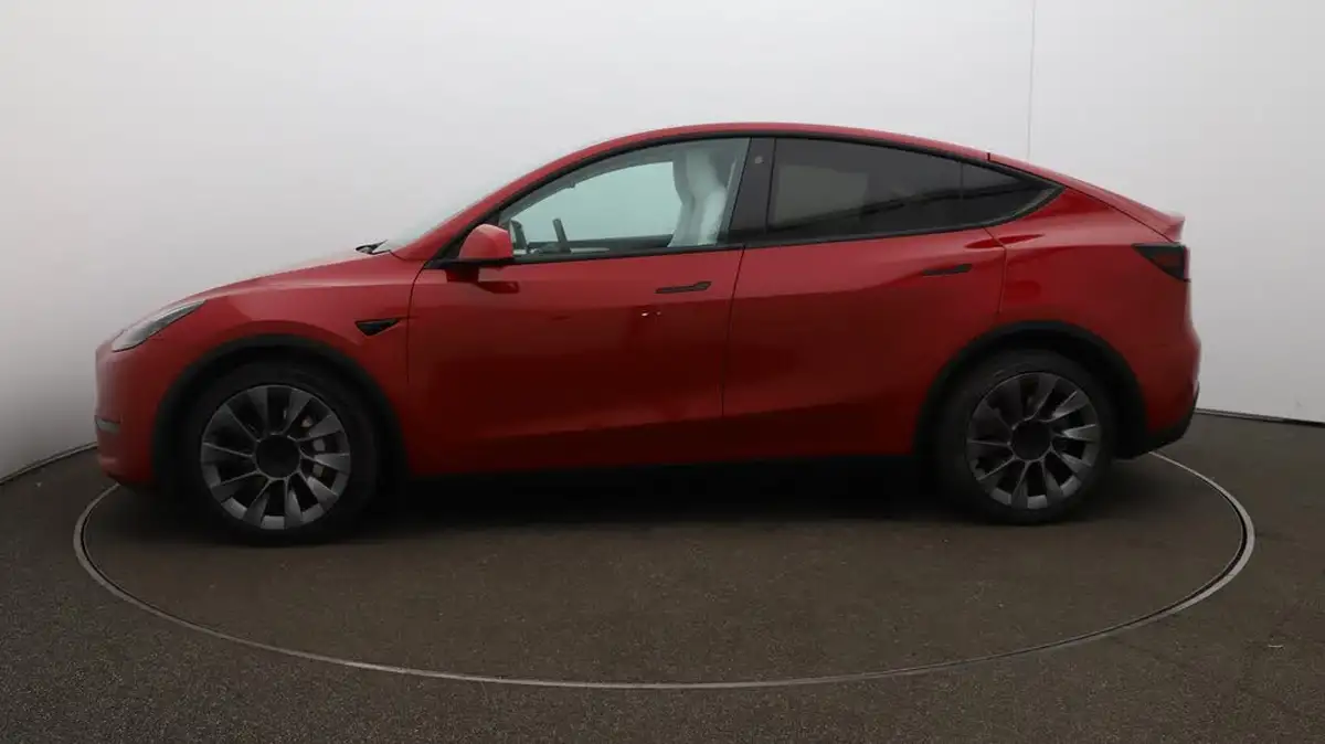 2022-tesla-model-y-e-long-range-big-64