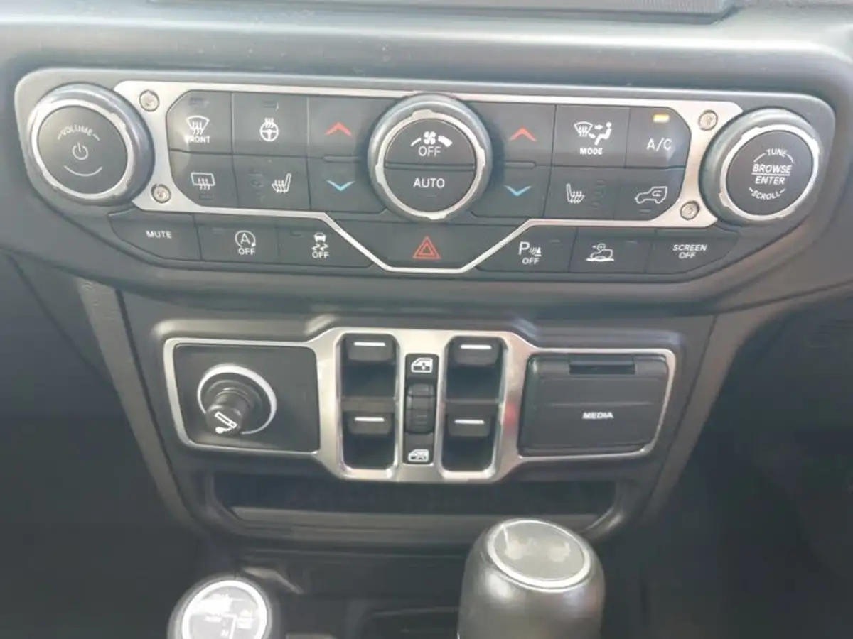 2022-jeep-wrangler-20-gme-overland-5d-big-11
