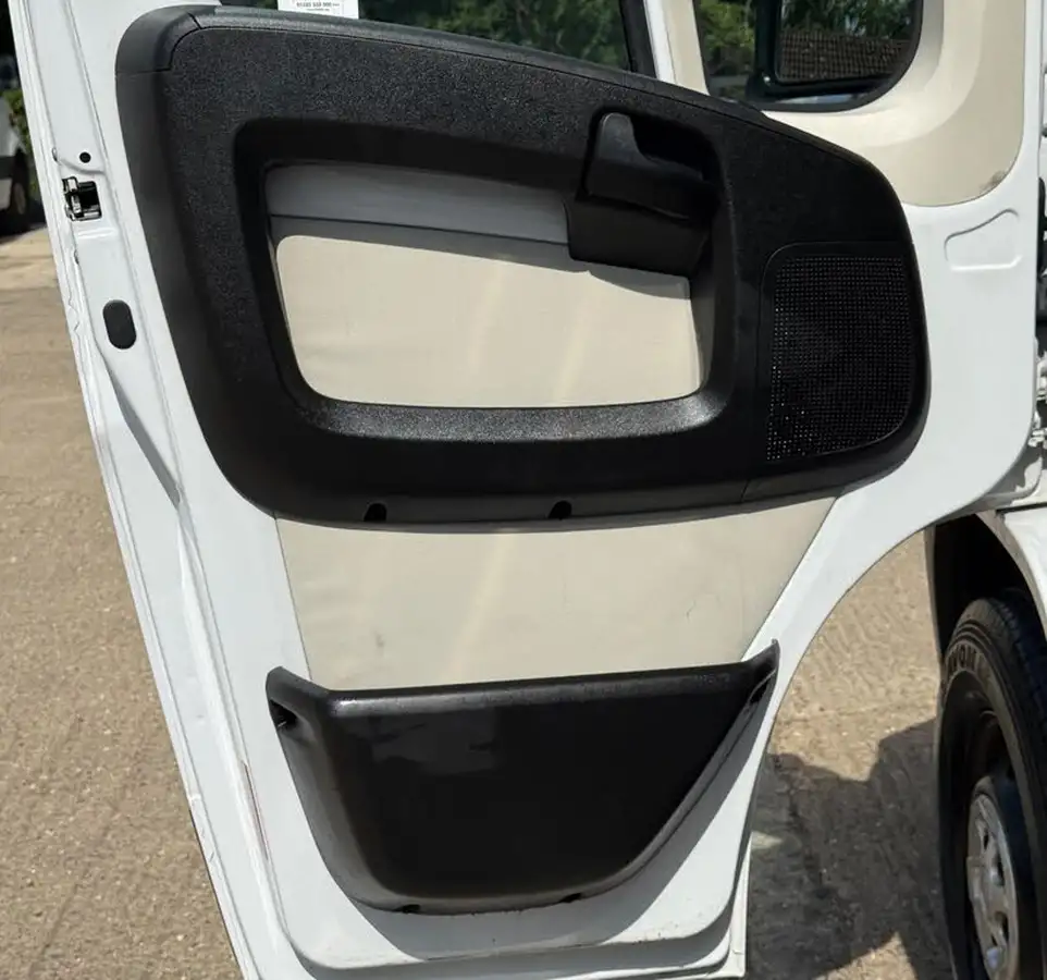 2017-fiat-ducato-20td-35-lh2-panel-big-33