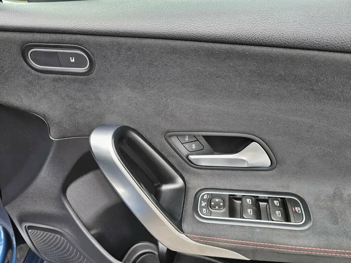 2019-mercedes-benz-a-class-13-a180-amg-line-executive-hatchback-5d-7g-dct-big-9