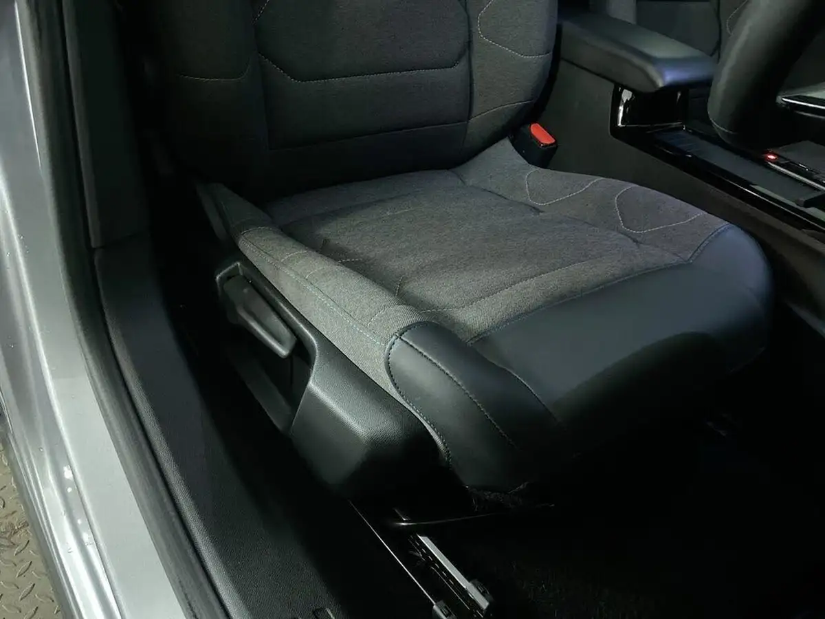 2022-citroen-c4-e-sense-big-33