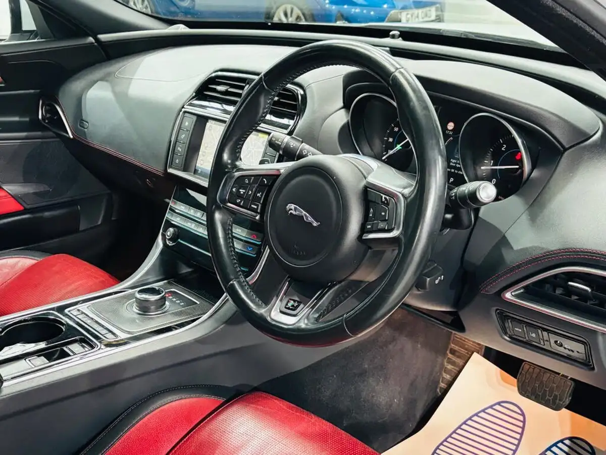2017-jaguar-xe-20d-r-sport-180ps-1999cc-auto-big-10