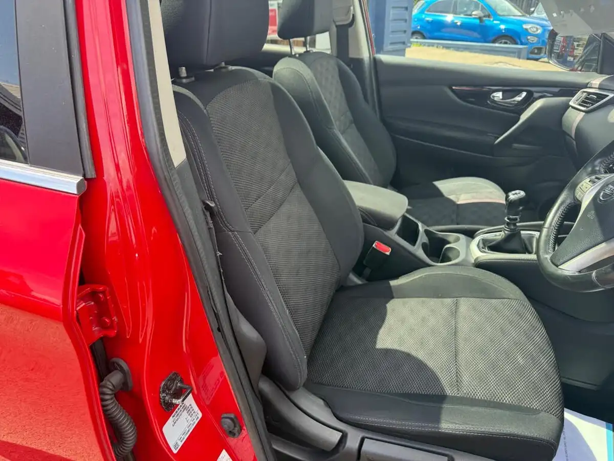 2014-nissan-qashqai-15dci-acenta-premium-big-19