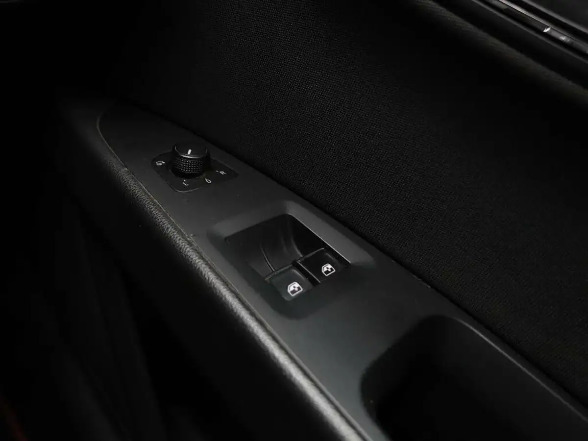 2017-seat-leon-14-tsi-fr-technology-sportcoupe-3d-big-35