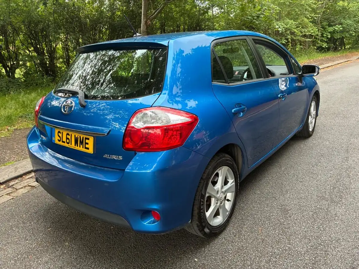 2011-toyota-auris-133-vvt-i-edition-5d-big-5