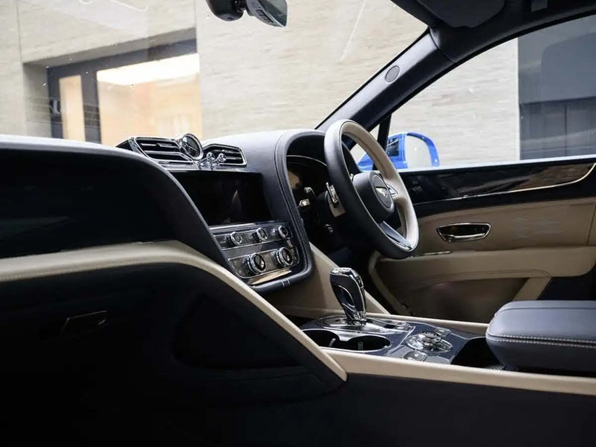 2024-bentley-bentayga-40-v8-extended-wheelbase-azure-big-9