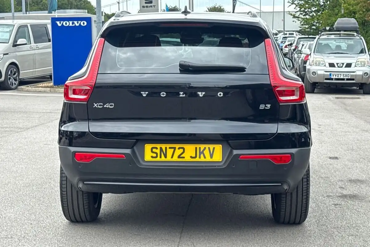 2022-volvo-xc40-20-b3-plus-big-38
