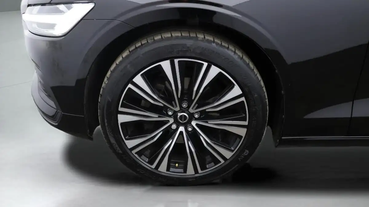 2023-volvo-v60-20-b3-core-big-18