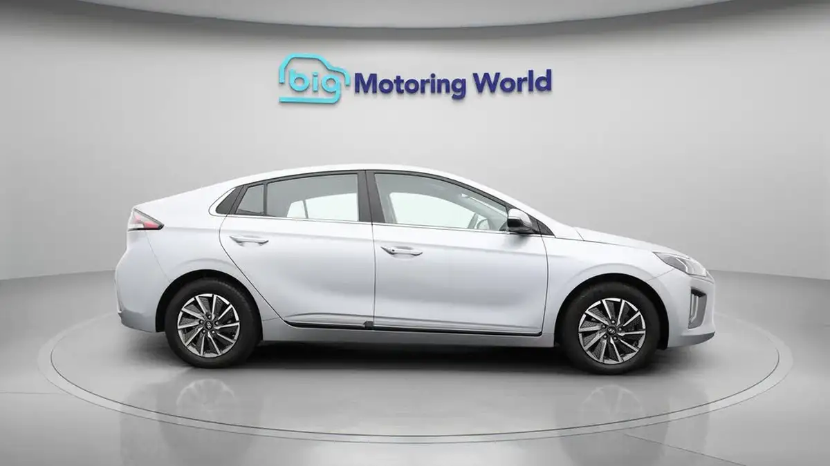 2022-hyundai-ioniq-e-premium-electric-big-8