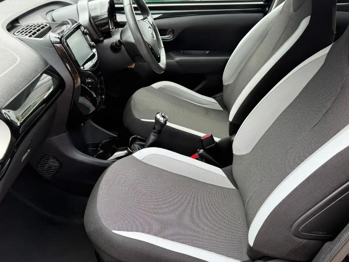 2014-toyota-aygo-10-vvt-i-x-clusiv-5d-big-19