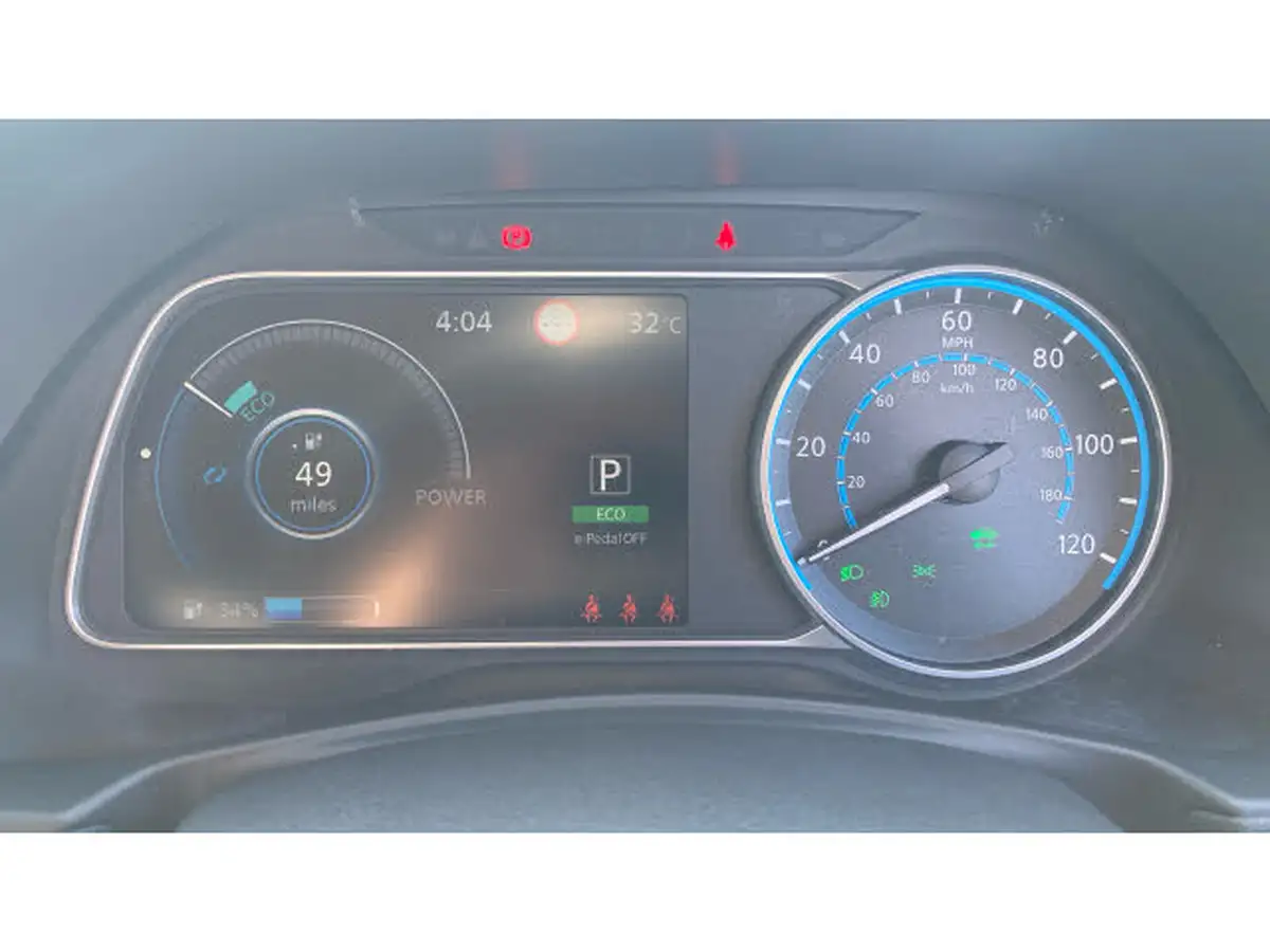 2020-nissan-leaf-e-tekna-big-17