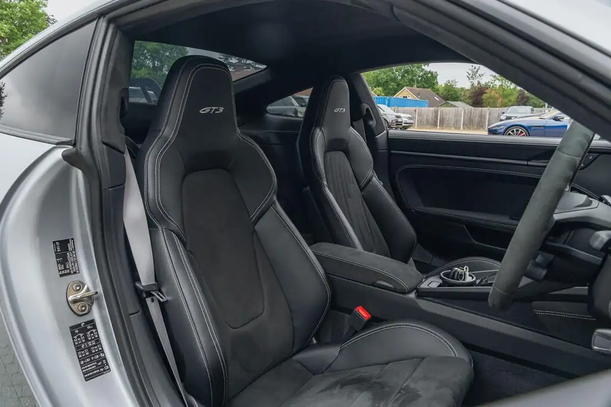 2021-porsche-911-40-gt3-rwd-big-30