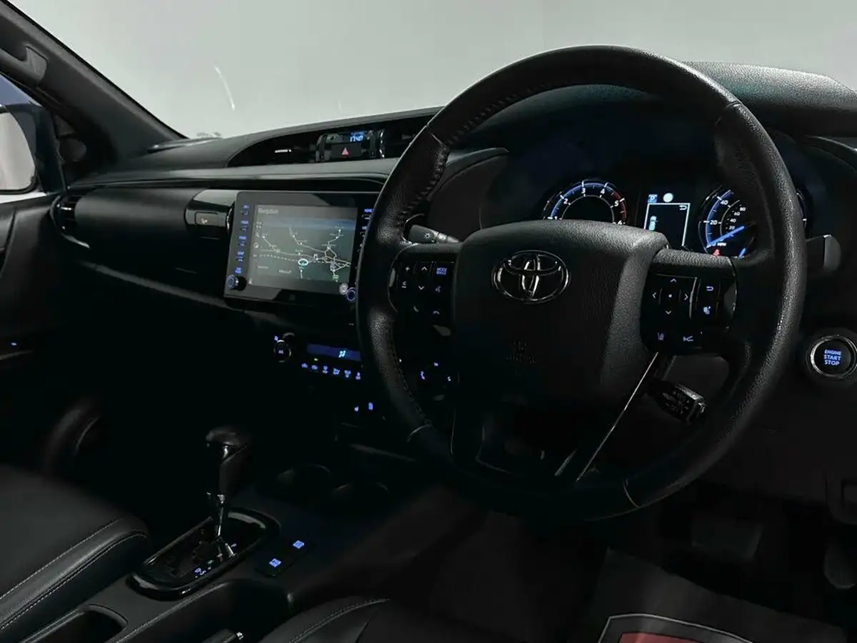 2021-toyota-hi-lux-28d-4d-invincible-x-at35-204hpeu6dt-e-big-25