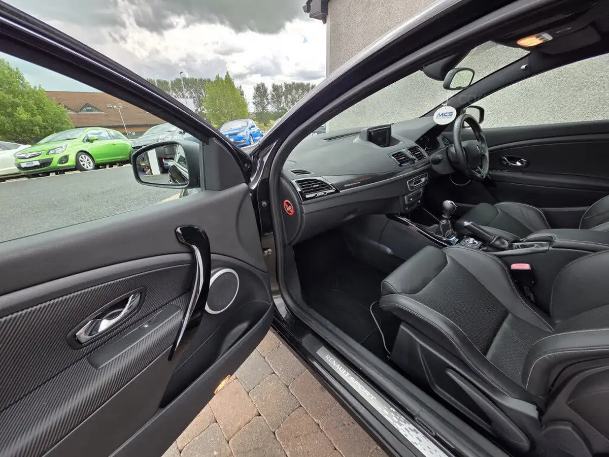 2013-renault-megane-20-renaultsport-265-big-9