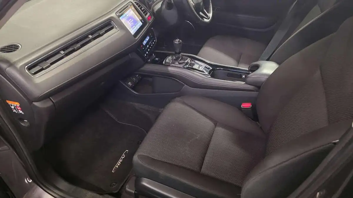 2016-honda-hr-v-15-i-vtec-se-navi-big-19