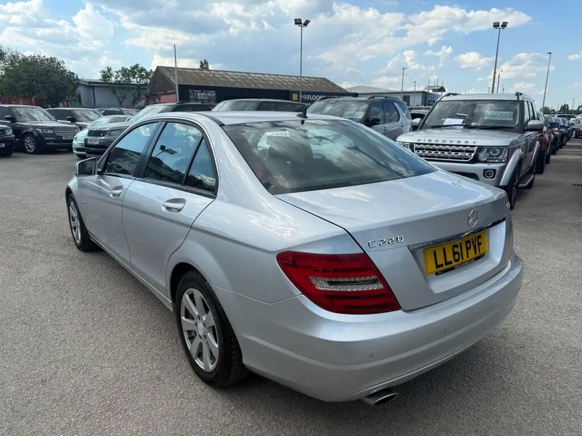 2011-mercedes-benz-c-class-21td-c220-cdi-se-edition-125-21cdi-170bhp-saloon-4d-auto-big-5