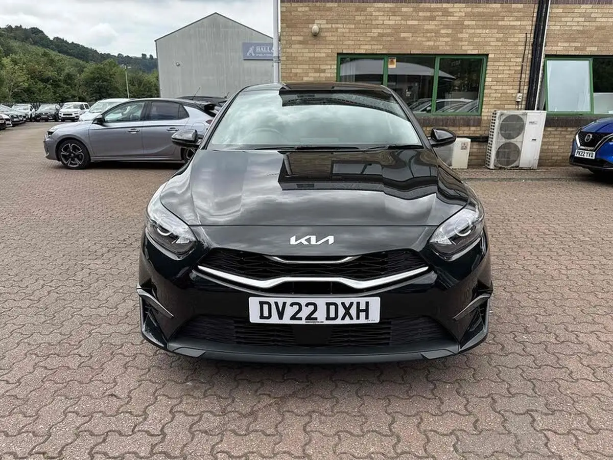 2022-kia-ceed-15-t-gdi-3-hatchback-big-6