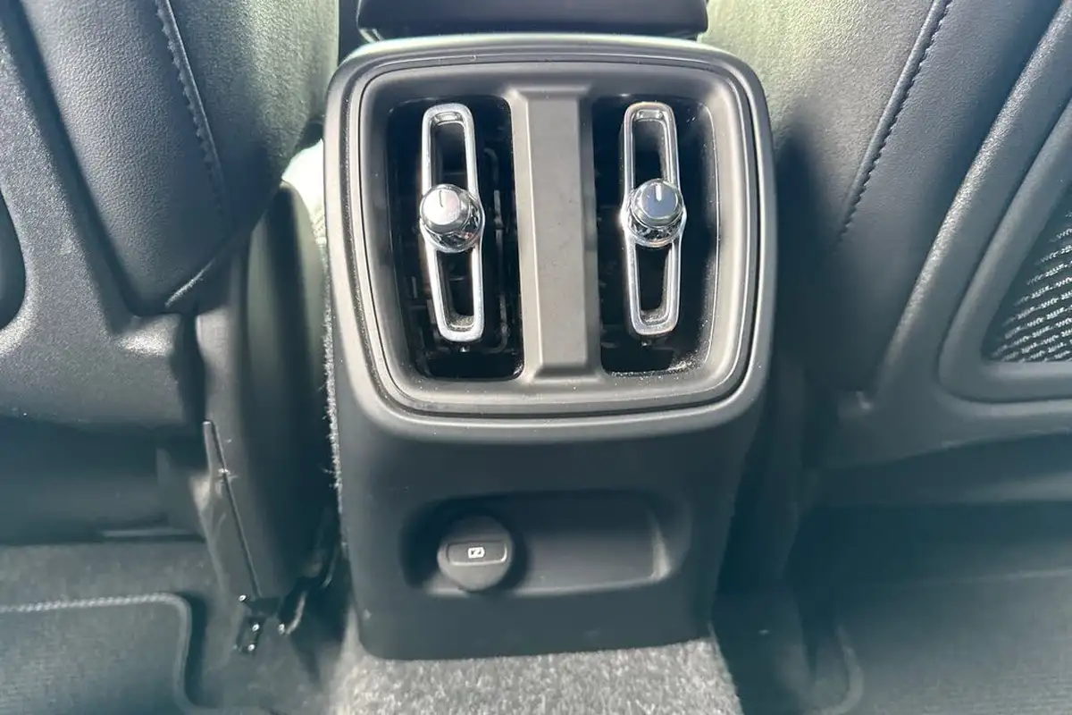 2020-volvo-xc40-20-b4-r-design-awd-big-35