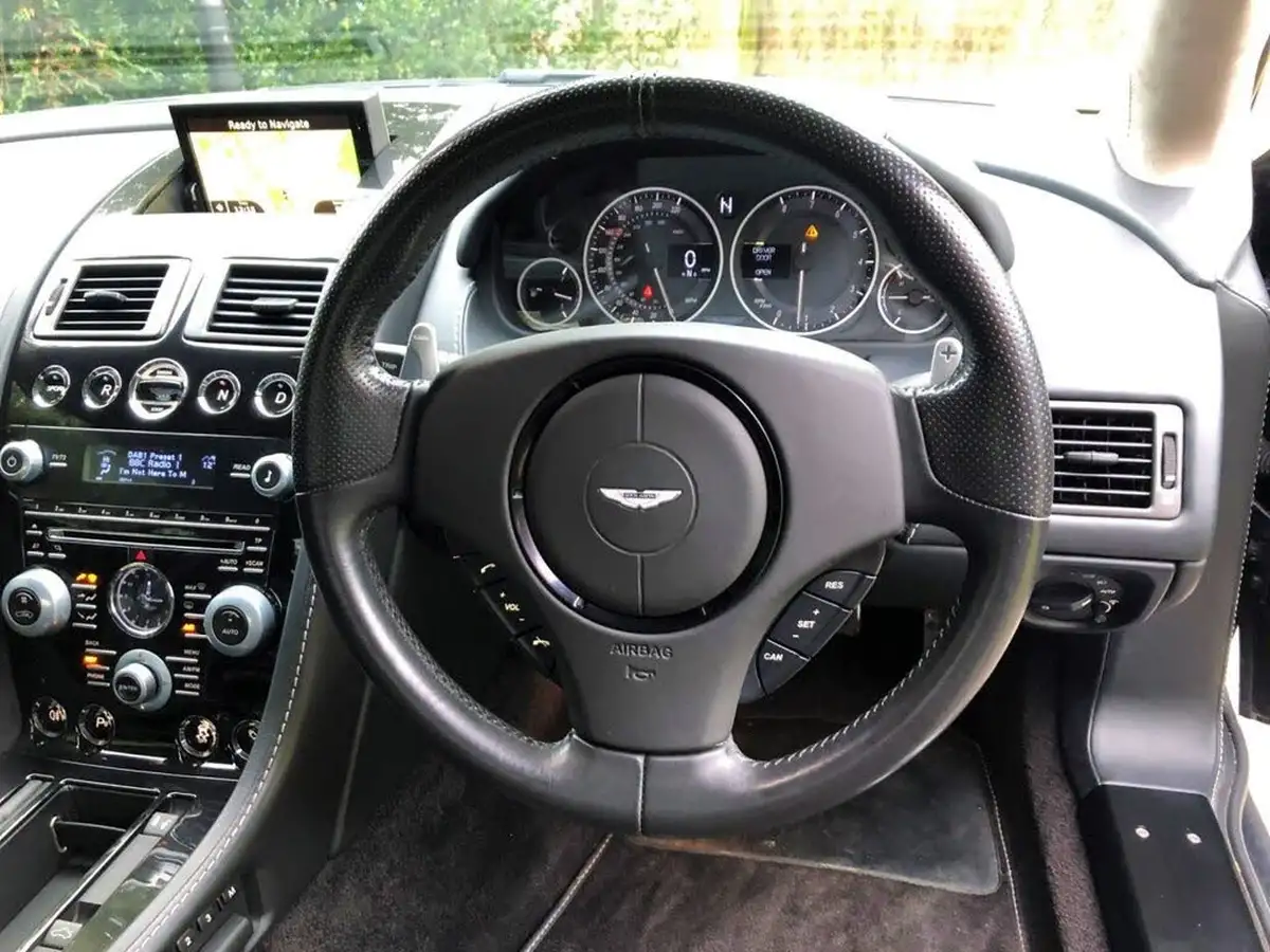 2014-aston-martin-vantage-big-23