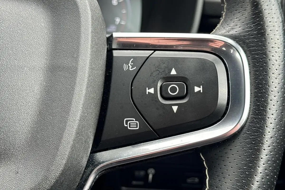 2020-volvo-xc40-20-b4-r-design-awd-big-11
