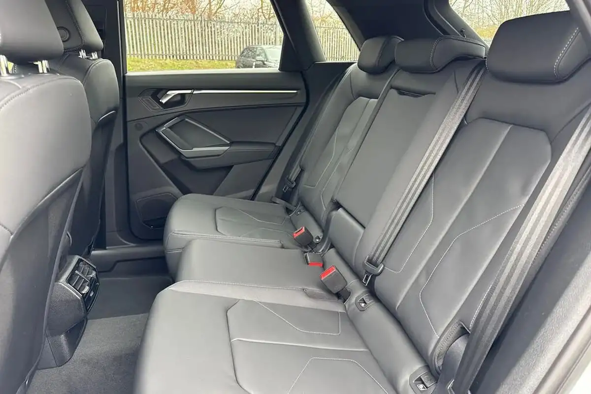2025-audi-q3-15-35-tfsi-black-edition-station-wagon-s-tronic-big-17